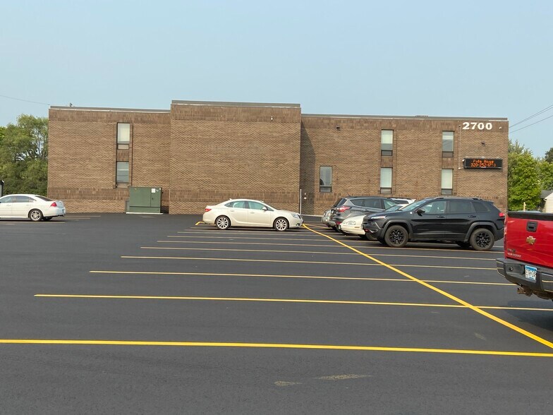 2700 1st St N, Saint Cloud, MN à louer - Photo du bâtiment - Image 1 de 1