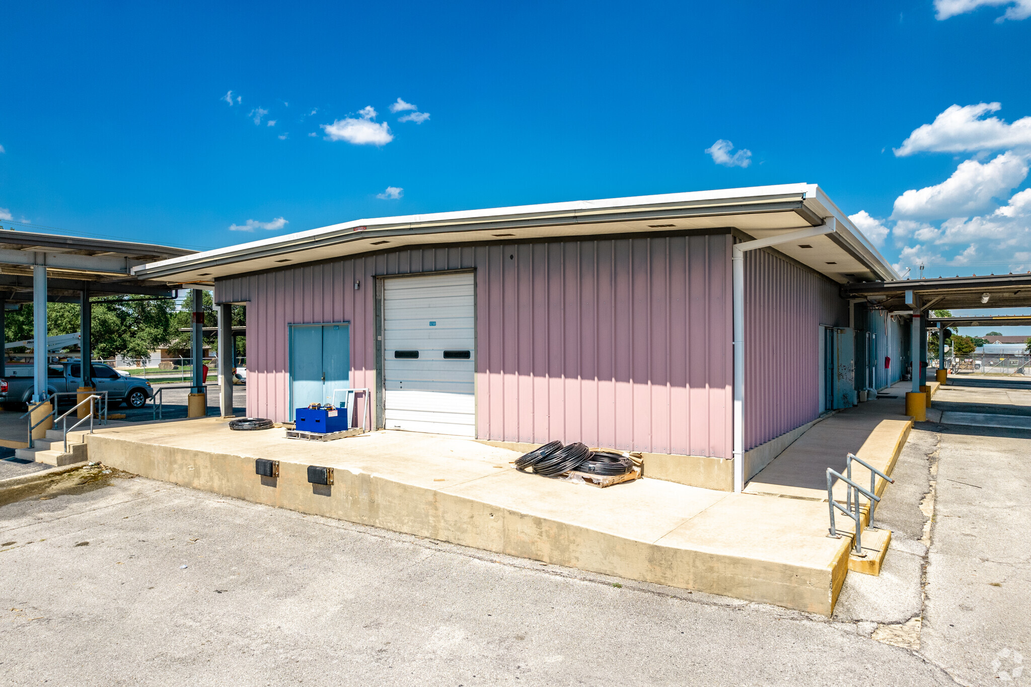 1155 Brussels St, San Antonio, TX for lease Building Photo- Image 1 of 9