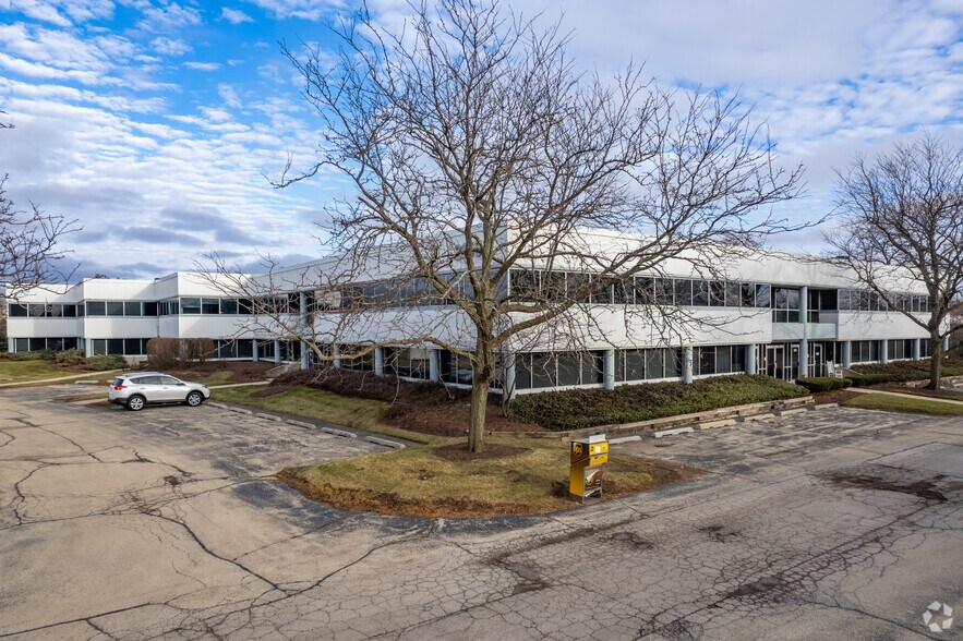 2155 Stonington Ave, Hoffman Estates, IL à louer - Photo du bâtiment - Image 3 de 5