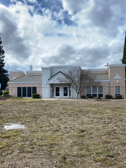 1481 Live Oak Blvd, Yuba City, CA for lease - Primary Photo - Image 1 of 14