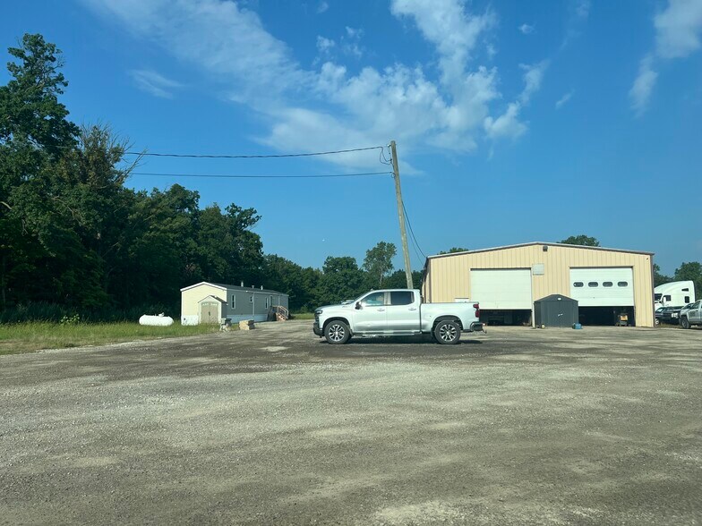 1911 Newport Rd, Carleton, MI à vendre - Photo du bâtiment - Image 3 de 7