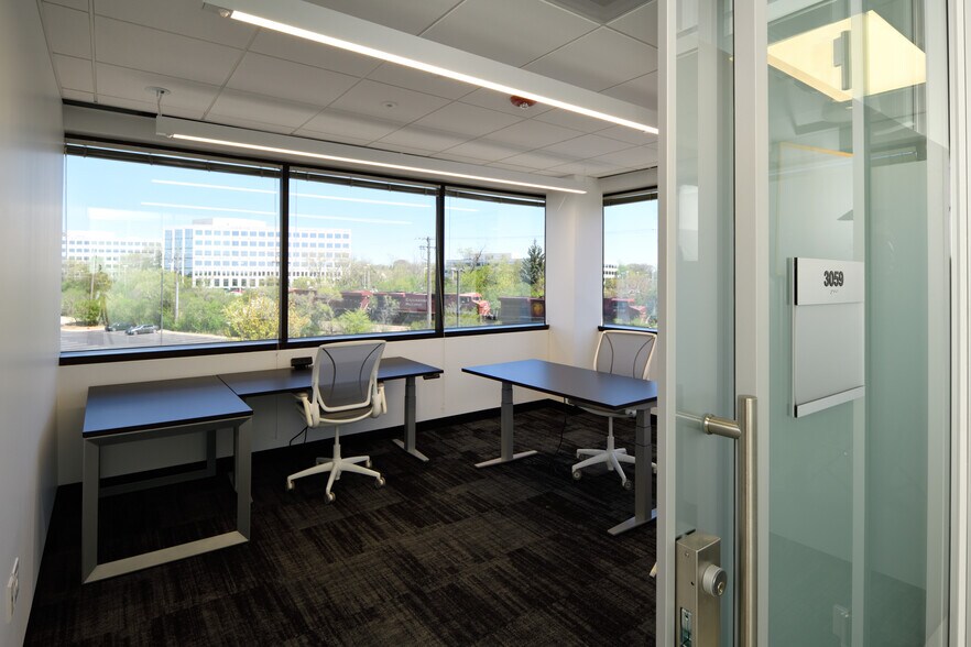 570 Lake Cook Rd, Deerfield, IL for lease - Interior Photo - Image 3 of 17