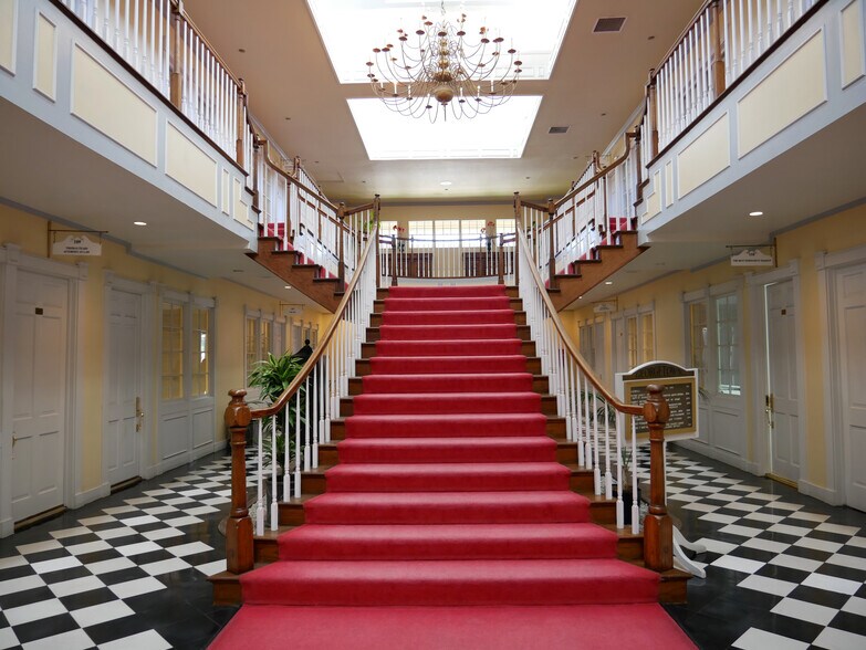 250 N Golden Circle Dr, Santa Ana, CA à louer - Photo intérieure - Image 3 de 13