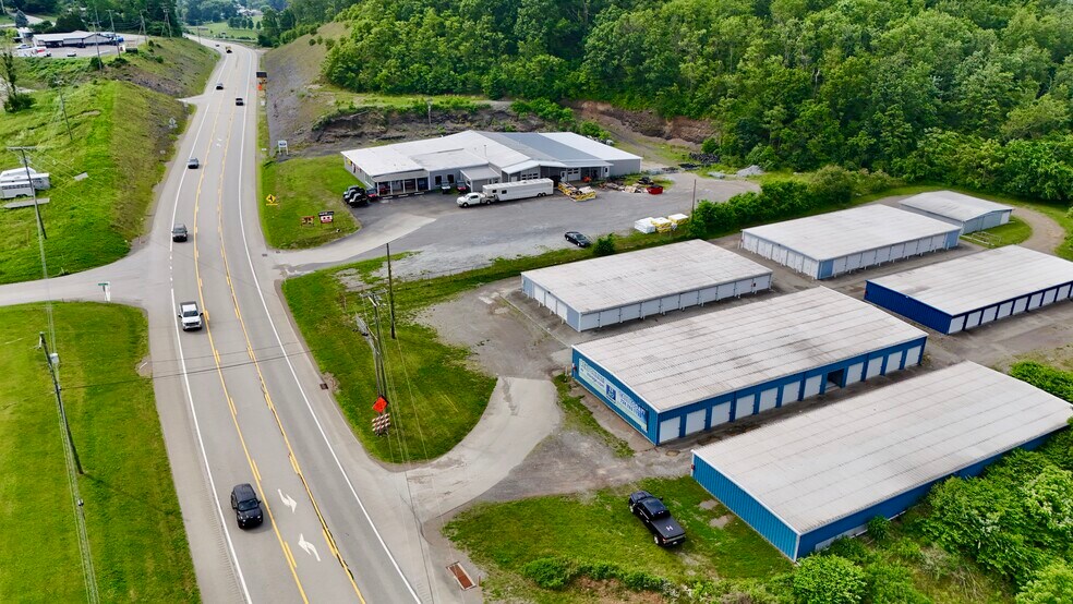 EZ GO Storage portefeuille de 5 propriétés à vendre sur LoopNet.ca - Photo du bâtiment - Image 2 de 14