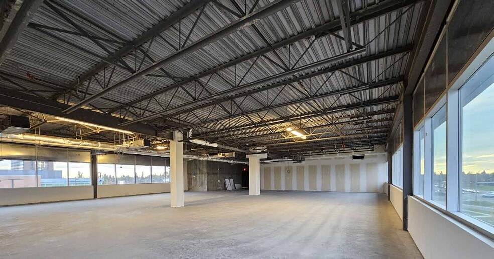 16904-16952 107th Ave NW, Edmonton, AB for lease - Interior Photo - Image 2 of 5