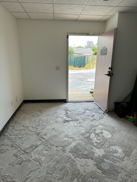 118 N State College Blvd, Fullerton, CA à louer - Photo du bâtiment - Image 3 de 29