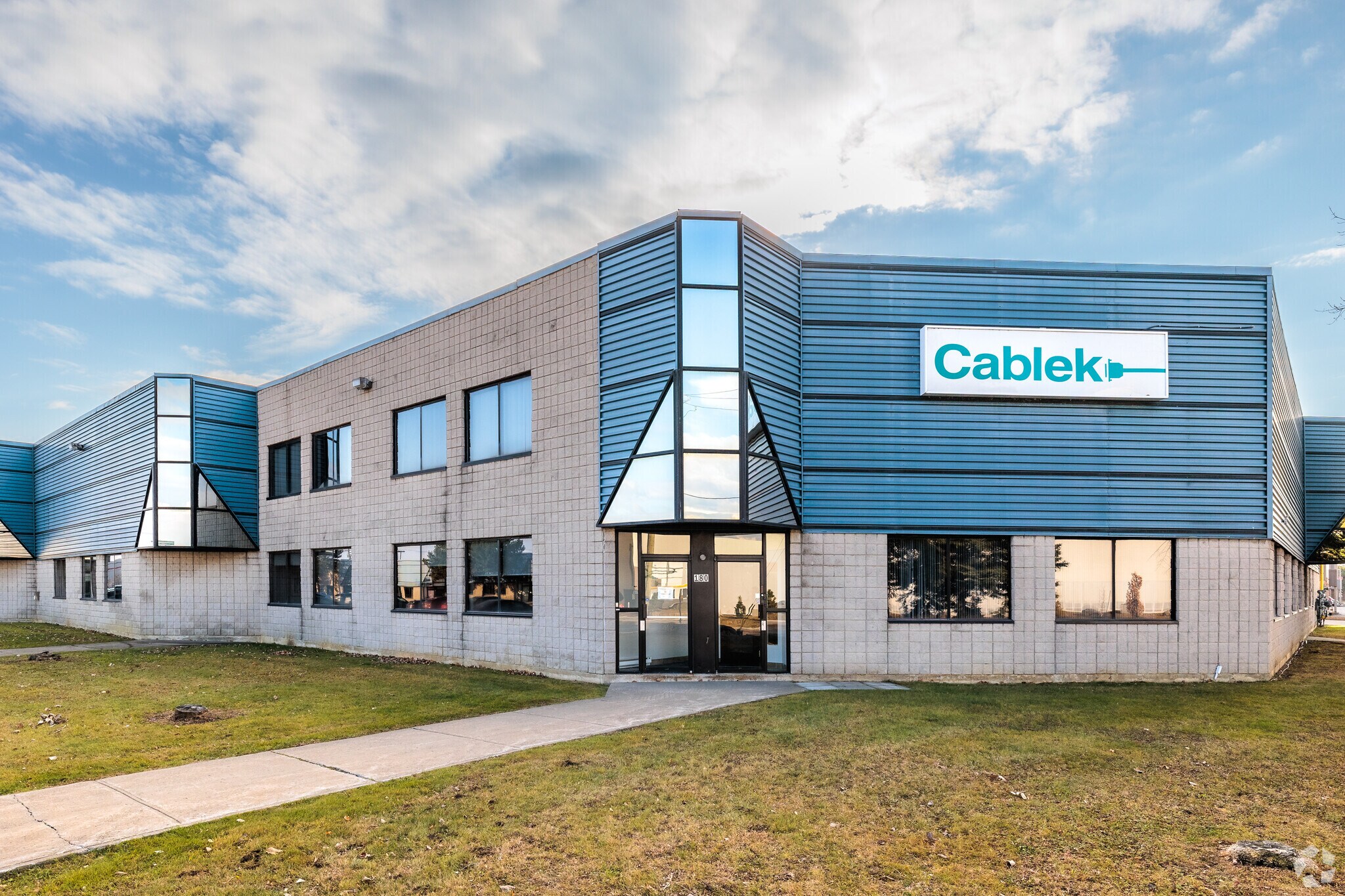 162-182 Boul Brunswick, Pointe-claire, QC for sale Primary Photo- Image 1 of 1