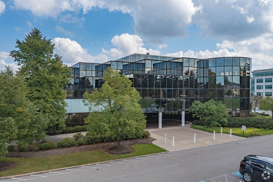 25700 Science Park Dr, Beachwood, OH for lease - Building Photo - Image 2 of 6