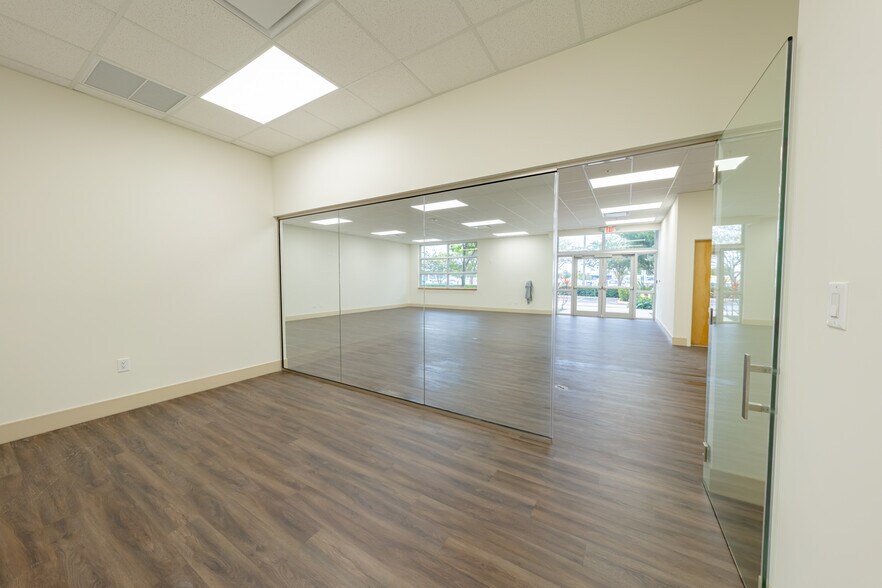 3501 Burris Rd, Davie, FL à louer - Photo du bâtiment - Image 2 de 13