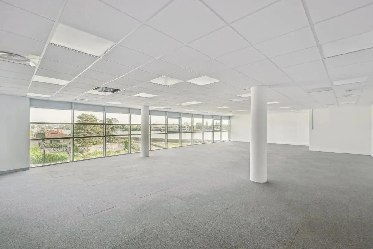 9 Avenue Des Saules, OULLINS-PIERRE-BÉNITE for sale Interior Photo- Image 1 of 14