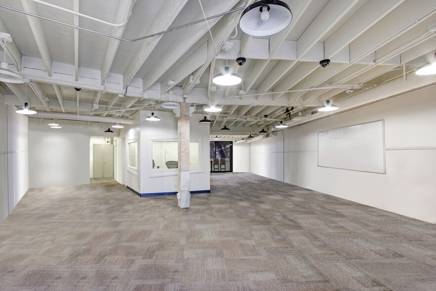5210 Lewis Rd, Agoura Hills, CA for sale - Interior Photo - Image 2 of 22