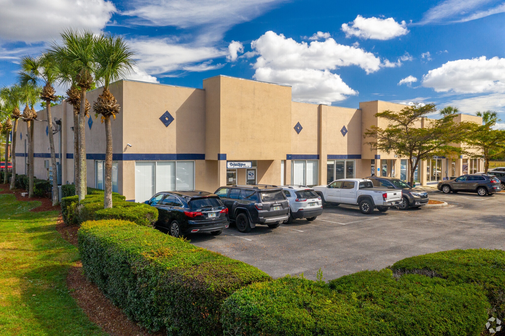 5961 Northland Rd, Fort Myers, FL à louer Photo principale- Image 1 de 9