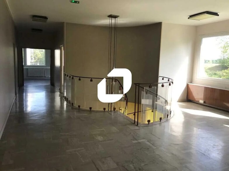 10 Route Du Pigeon Bleu, Galluis for lease - Building Photo - Image 3 of 8