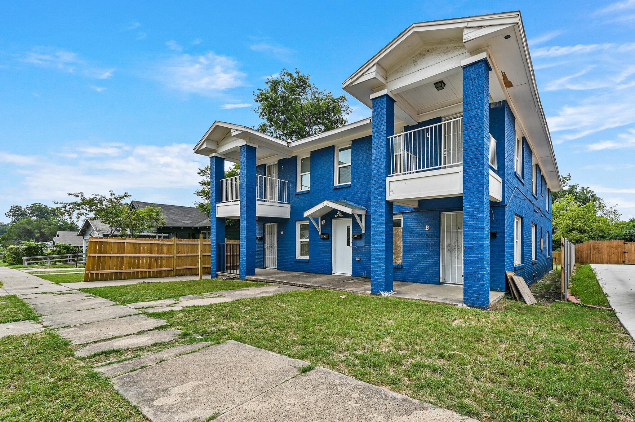 1016 E Arlington Ave, Fort Worth, TX for sale Primary Photo- Image 1 of 14