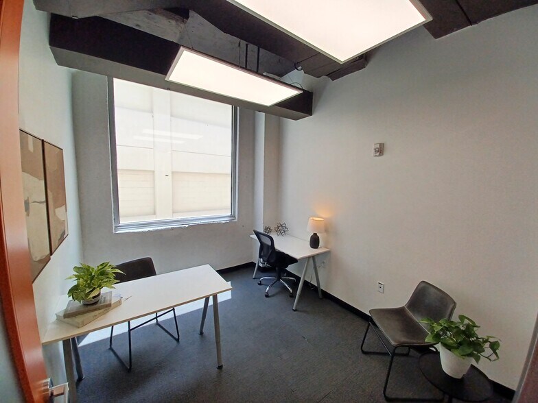 227 W 4th St, Charlotte, NC à louer - Photo du bâtiment - Image 3 de 18
