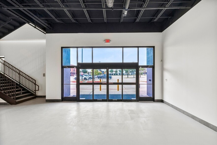 2660 Old Denton Rd, Carrollton, TX for lease - Lobby - Image 3 of 43