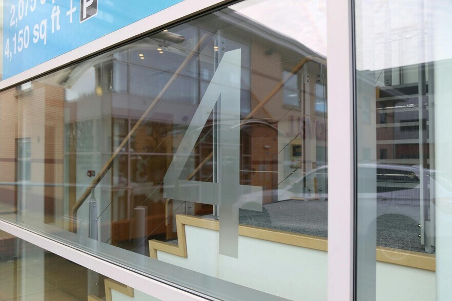 Turnberry Park Rd, Morley à louer - Photo du bâtiment - Image 3 de 3