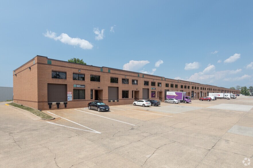 22900 Shaw Rd, Dulles, VA à louer - Photo du bâtiment - Image 3 de 10