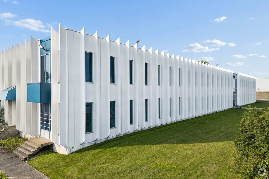 1710 Rte Transcanadienne, Dorval, QC à louer - Photo du bâtiment - Image 1 de 8