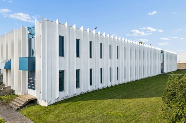 More details for 1710 Rte Transcanadienne, Dorval, QC - Industrial for Lease