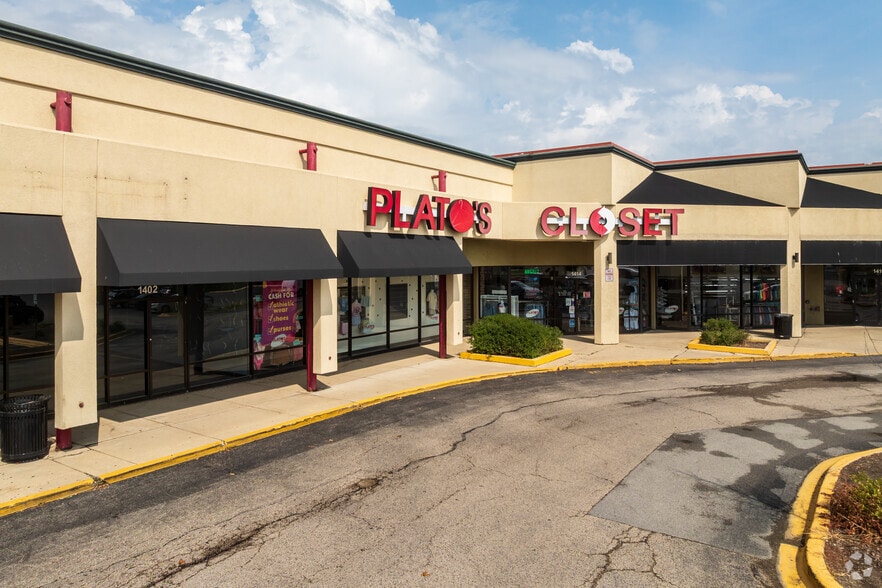 1300 N Roselle Rd, Schaumburg, IL for lease - Primary Photo - Image 2 of 2