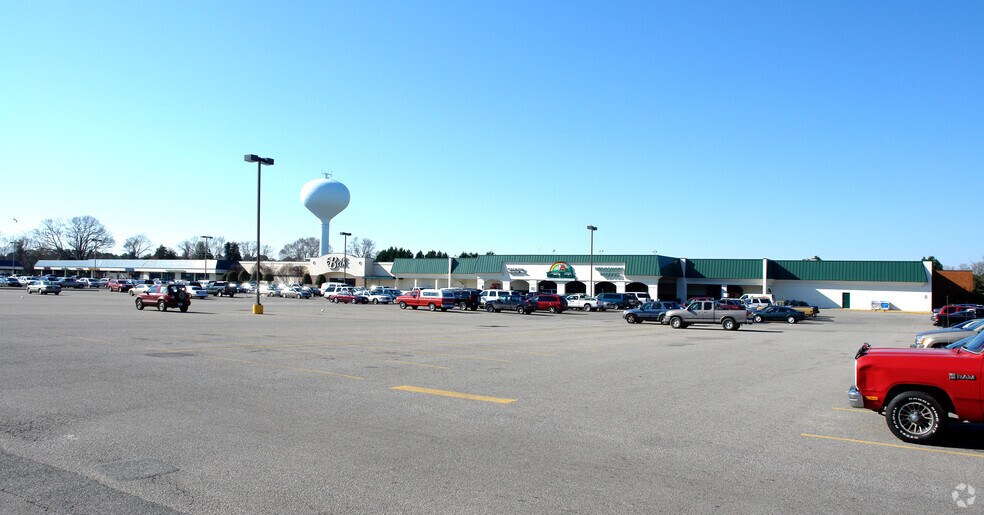1401-1463 N Main St, Suffolk, VA à louer - Photo du bâtiment - Image 2 de 12