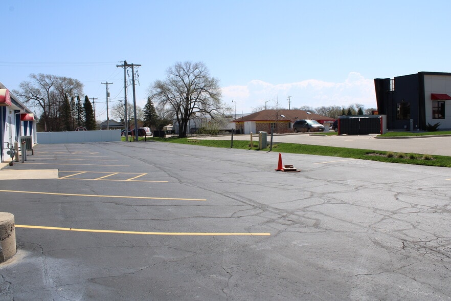 223 N Seymour St, Fond Du Lac, WI à louer - Photo du bâtiment - Image 3 de 8