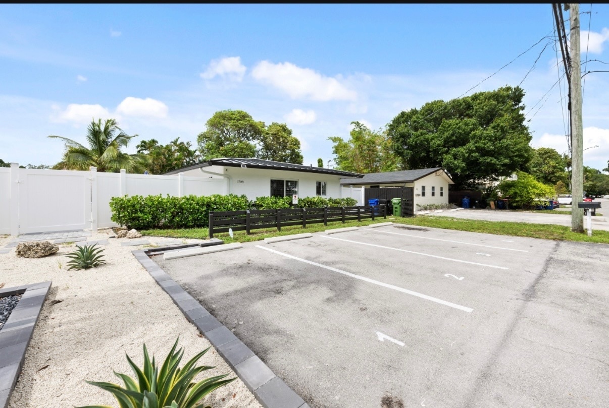 1702-1708 SW 20th St, Fort Lauderdale, FL à louer Photo principale- Image 1 de 2