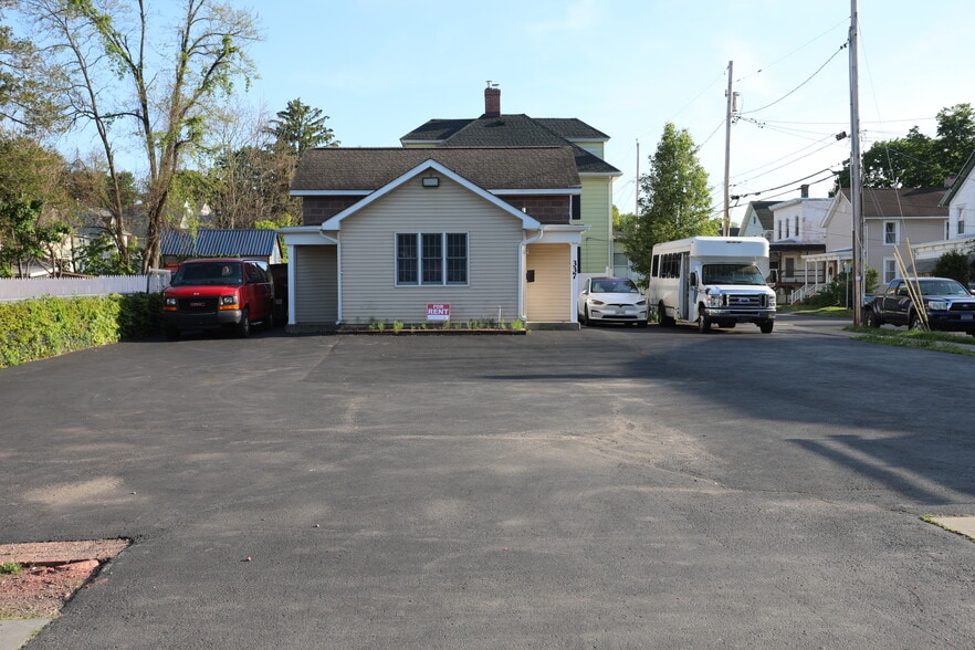 337 Broadway, Kingston, NY à vendre - Photo du bâtiment - Image 2 de 22