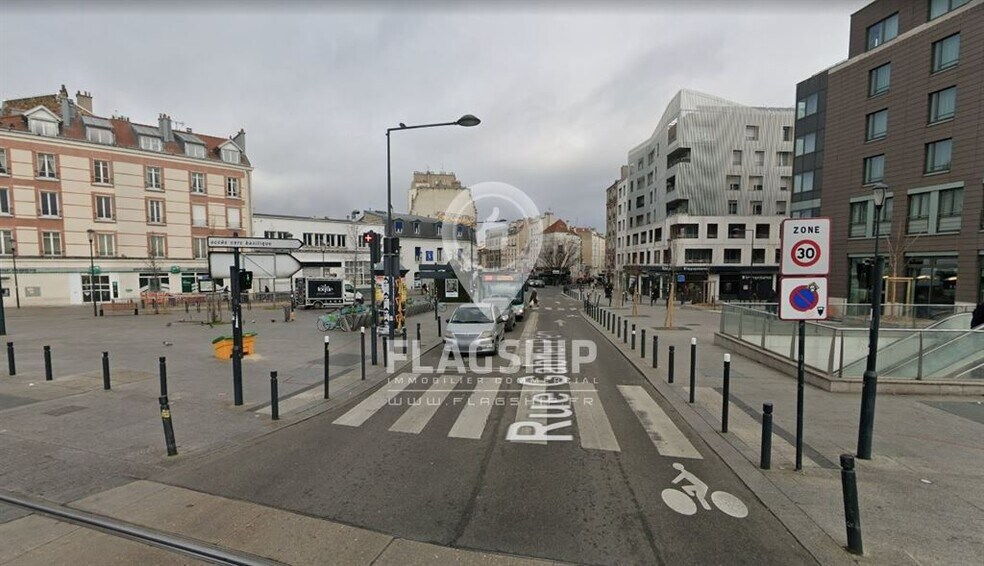 Commerce de détail dans Saint-Denis à louer - Photo du bâtiment - Image 2 de 3