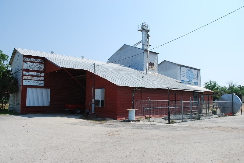 1010 Austin St, Columbus, TX for lease Primary Photo- Image 1 of 5