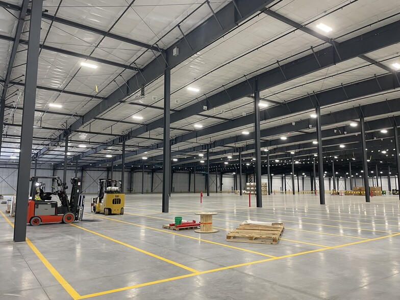 I-41 and Rosehill, Kaukauna, WI for lease - Interior Photo - Image 3 of 4