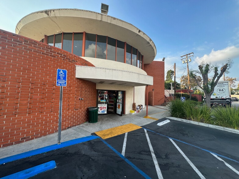 13581-13583 Whittier Blvd, Whittier, CA for lease - Building Photo - Image 3 of 5
