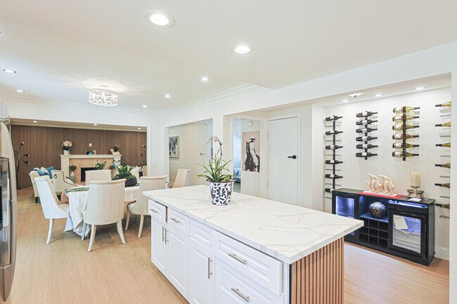 Plus de détails pour 17819 Bay St, Fountain Valley, CA - Spécialité à vendre
