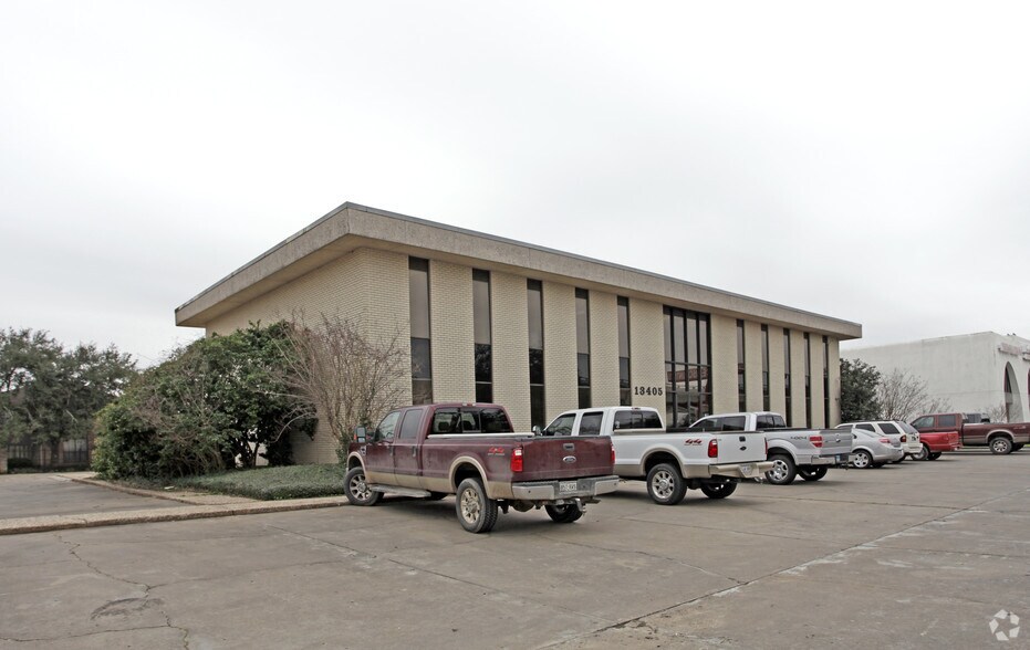 13405 Southwest Fwy, Sugar Land, TX à louer - Photo du bâtiment - Image 2 de 3