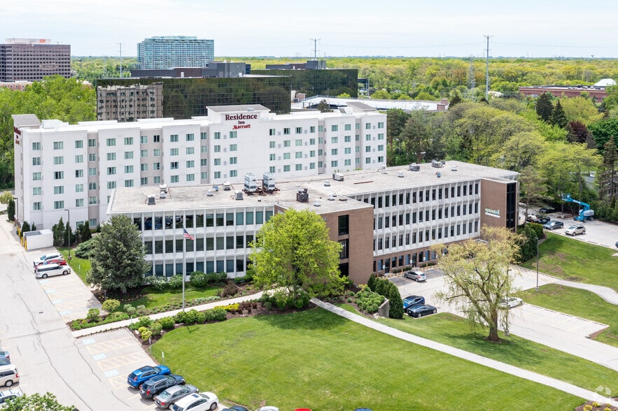 3201 Old Glenview Rd, Wilmette, IL for lease - Building Photo - Image 2 of 11