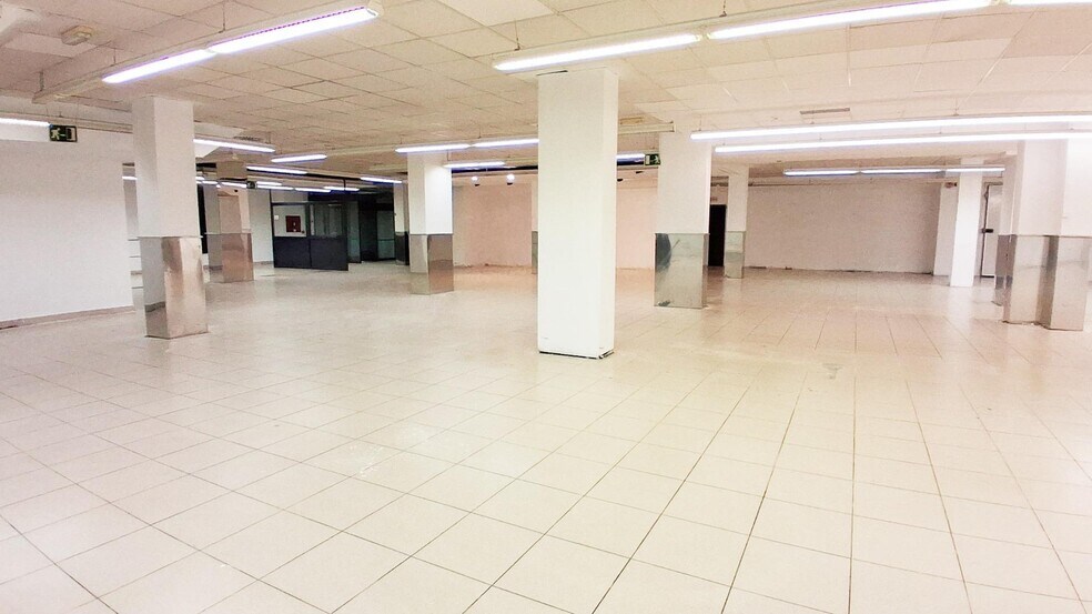 Retail in Salamanca, Salamanca for lease - Building Photo - Image 3 of 45