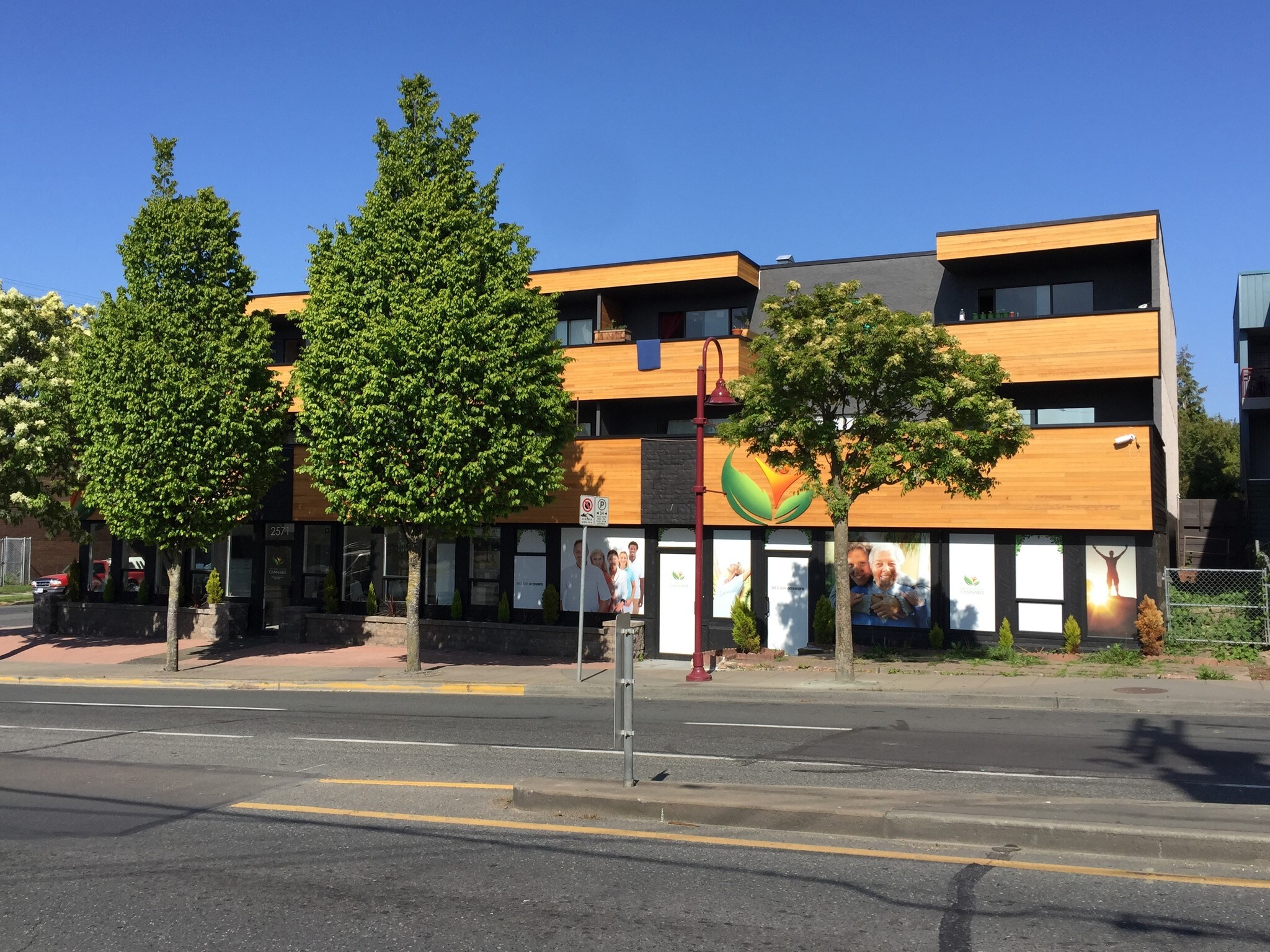 1015 Kings Rd, Victoria, BC for sale Primary Photo- Image 1 of 1