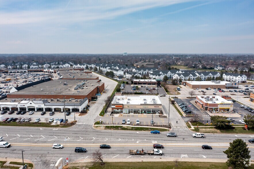 2040-2046 S Naperville Rd, Wheaton, IL à louer - Aérien - Image 2 de 5