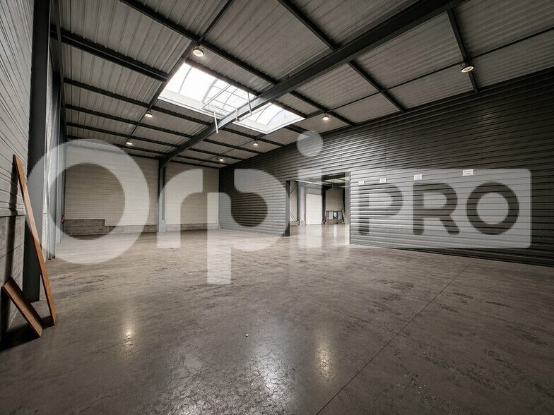 Flex in Arnas for lease - Interior Photo - Image 2 of 4