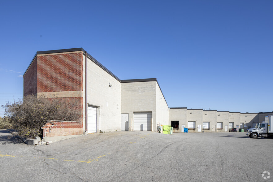 7370 Bramalea Rd, Mississauga, ON for lease - Building Photo - Image 3 of 4