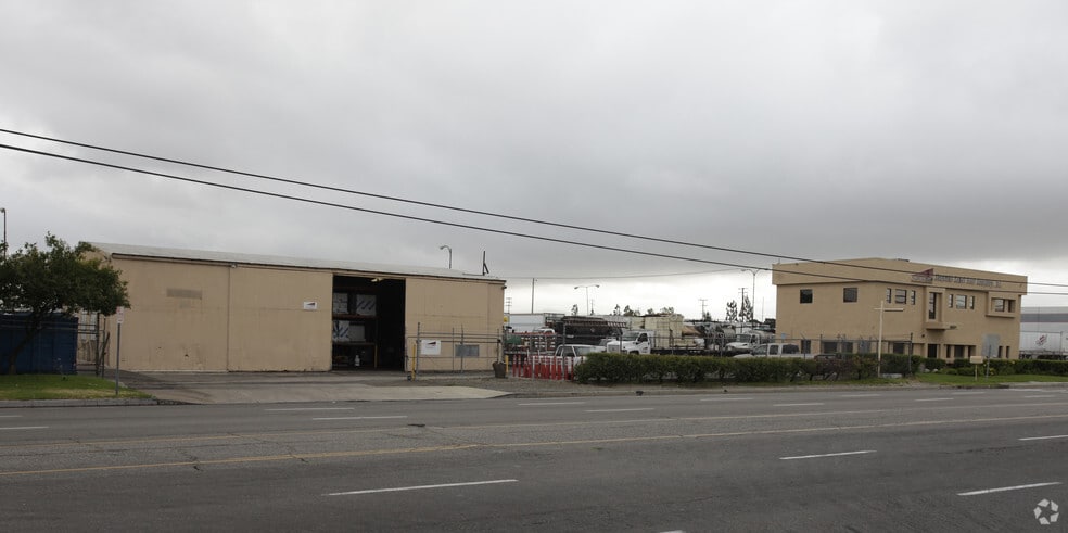 2301 E Orangethorpe Ave, Fullerton, CA for lease - Building Photo - Image 2 of 3