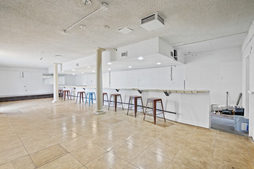 1902 S Standard Ave, Santa Ana, CA à vendre - Photo du bâtiment - Image 2 de 7