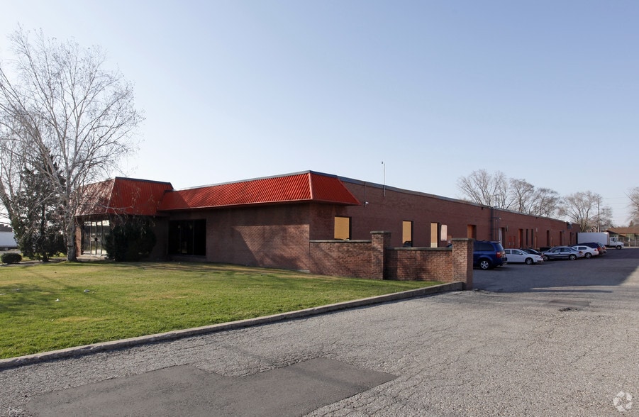 2410 Tedlo St, Mississauga, ON for lease - Building Photo - Image 3 of 5