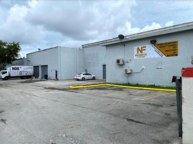 Plus de détails pour 5900 Stirling Rd, Hollywood, FL - Bureau, Industriel à louer