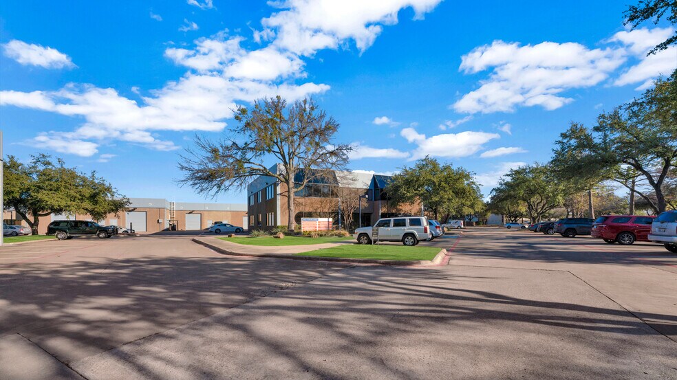 8402 Sterling St, Irving, TX à louer - Photo du bâtiment - Image 2 de 6