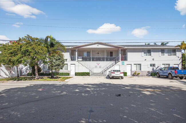 Plus de détails pour 825 NE 6th St, Fort Lauderdale, FL - Multi-résidentiel à vendre