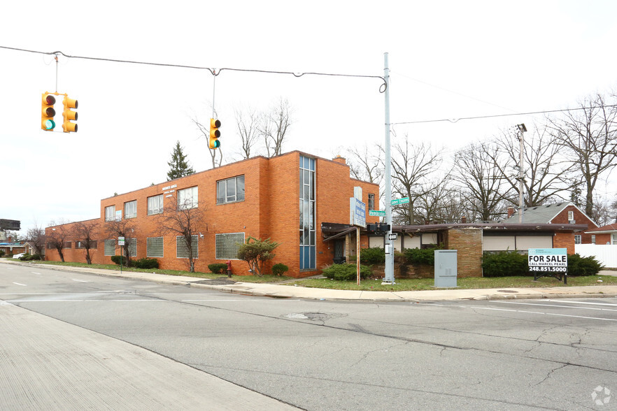 19847 James Couzens Fwy, Detroit, MI for sale - Primary Photo - Image 1 of 1