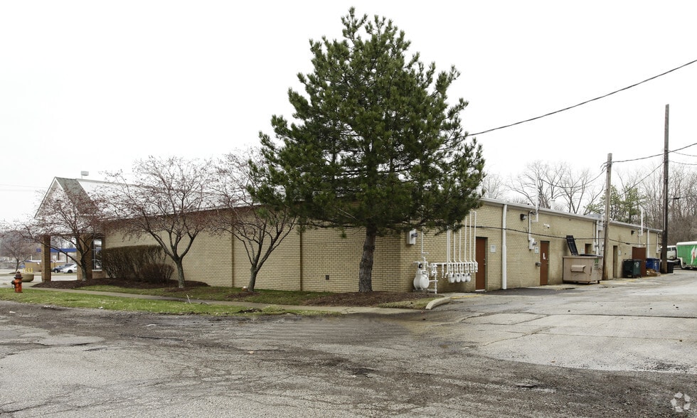 10239 Brookpark Rd, Parma, OH for lease - Building Photo - Image 3 of 4