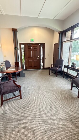 10321 N Pennsylvania St, Indianapolis, IN à louer - Photo du bâtiment - Image 3 de 13